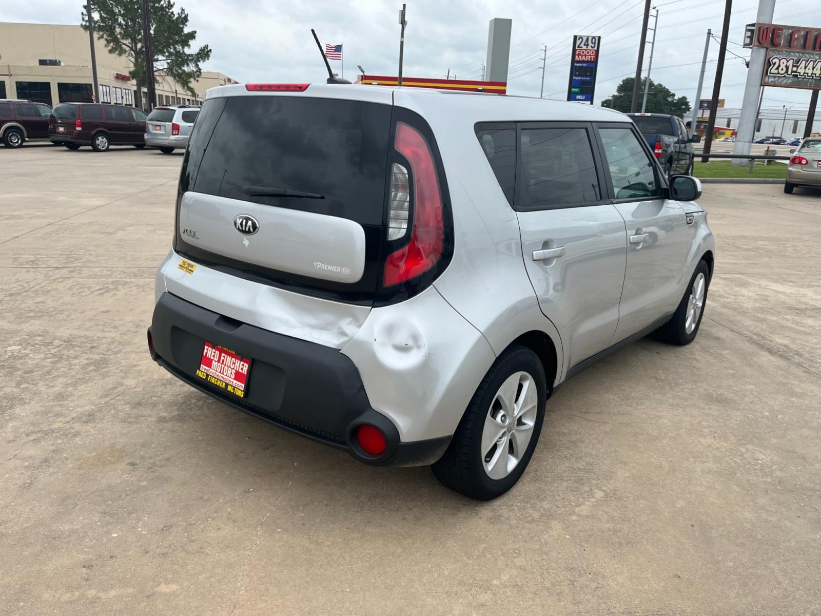 2016 SILVER /black Kia Soul Base 6A (KNDJN2A28G7) with an 1.6L L4 DOHC 16V engine, 6A transmission, located at 14700 Tomball Parkway 249, Houston, TX, 77086, (281) 444-2200, 29.928619, -95.504074 - Photo #6